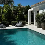 Bliss - Serenity 4-bedroom With Exclisive Heated Private Pool & Jacuzzi, Tropical Garden, Marbesa - Steps From The Cabopino Villa *