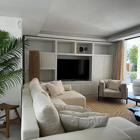 Villa Family Holiday Bliss In Marbella- Beautiful Brand-New 4 Bedroom Villa With Garden, Private Pool & Jacuzzi, Marbesa 500 M To The Cabopino Beach