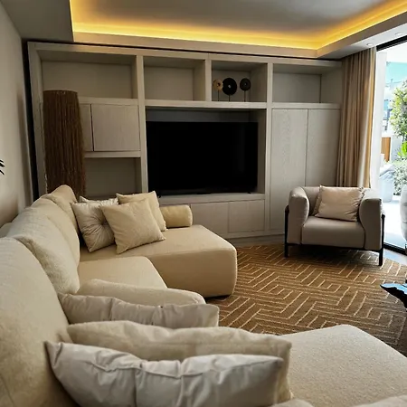 Villa Family Holiday Bliss In Marbella- Beautiful Brand-New 4 Bedroom Villa With Garden, Private Pool & Jacuzzi, Marbesa 500 M To The Cabopino Beach *