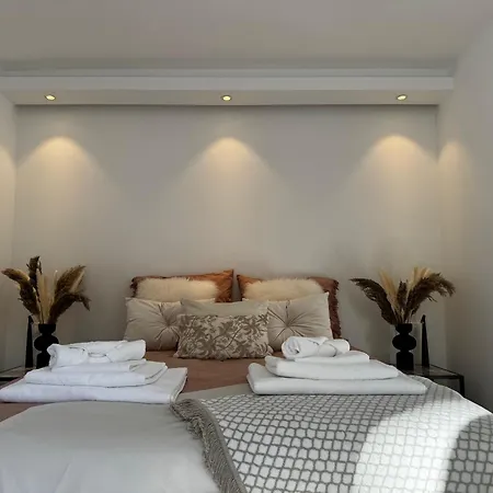 Villa Family Holiday Bliss In Marbella- Beautiful Brand-New 4 Bedroom Villa With Garden, Private Pool & Jacuzzi, Marbesa 500 M To The Cabopino Beach Marbella