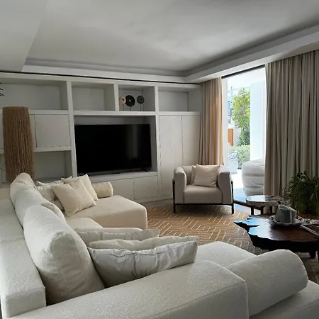 Villa Family Holiday Bliss In Marbella- Beautiful Brand-New 4 Bedroom Villa With Garden, Private Pool & Jacuzzi, Marbesa 500 M To The Cabopino Beach Marbella