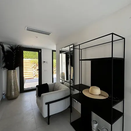 Bliss - Dream Luxury 4-bedroom With Exclisive Heated Private Pool & Jacuzzi, Tropical Garden, Marbesa - Steps From The Cabopino וילה מארבלה