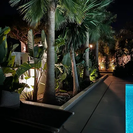 Villa Family Holiday Bliss In Marbella- Beautiful Brand-New 4 Bedroom Villa With Garden, Private Pool & Jacuzzi, Marbesa 500 M To The Cabopino Beach