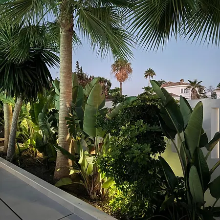 Family Holiday Bliss In Marbella- Beautiful Brand-New 4 Bedroom Villa With Garden, Private Pool & Jacuzzi, Marbesa 500 M To The Cabopino Beach * Marbella