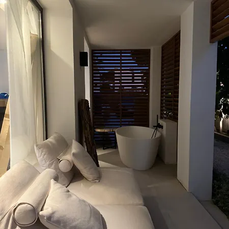 Bliss - Serenity 4-bedroom With Exclisive Heated Private Pool & Jacuzzi, Tropical Garden, Marbesa - Steps From The Cabopino *