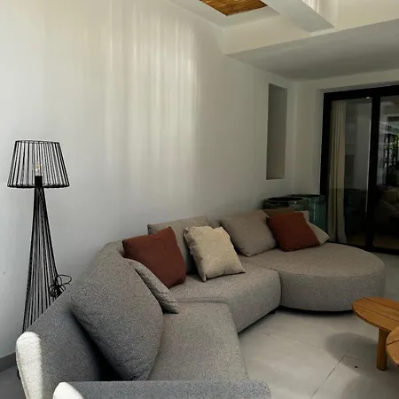 Family Holiday Bliss In Marbella- Beautiful Brand-New 4 Bedroom Villa With Garden, Private Pool & Jacuzzi, Marbesa 500 M To The Cabopino Beach *