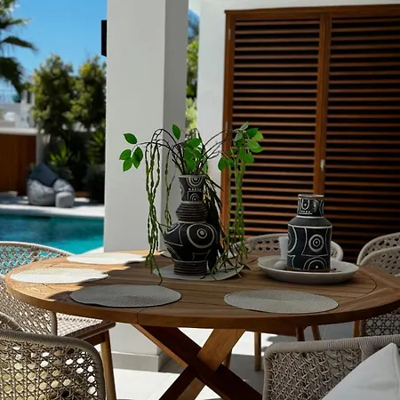 Villa Bliss - Serenity 4-bedroom With Exclisive Heated Private Pool & Jacuzzi, Tropical Garden, Marbesa - Steps From The Cabopino *