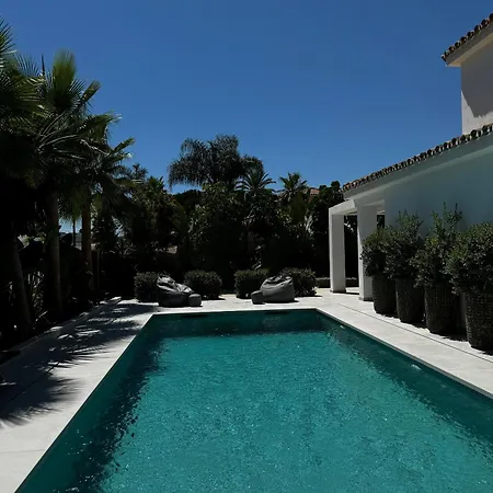 Family Holiday Bliss In Marbella- Beautiful Brand-New 4 Bedroom Villa With Garden, Private Pool & Jacuzzi, Marbesa 500 M To The Cabopino Beach Villa