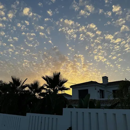 Villa Family Holiday Bliss In Marbella- Beautiful Brand-New 4 Bedroom Villa With Garden, Private Pool & Jacuzzi, Marbesa 500 M To The Cabopino Beach Marbella