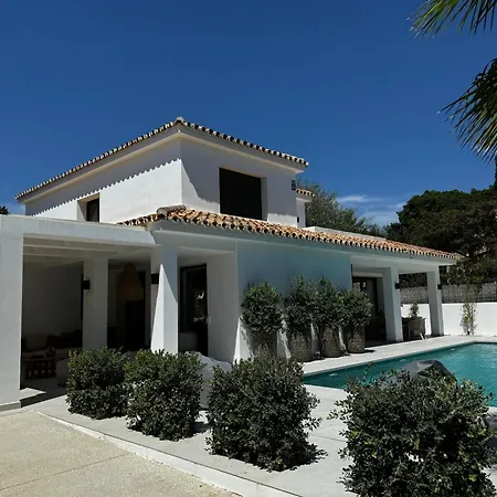 Villa Family Holiday Bliss In Marbella- Beautiful Brand-New 4 Bedroom Villa With Garden, Private Pool & Jacuzzi, Marbesa 500 M To The Cabopino Beach