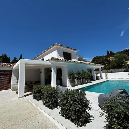 Family Holiday Bliss In Marbella- Beautiful Brand-New 4 Bedroom Villa With Garden, Private Pool & Jacuzzi, Marbesa 500 M To The Cabopino Beach
