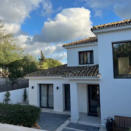 Family Holiday Bliss In Marbella- Beautiful Brand-New 4 Bedroom Villa With Garden, Private Pool & Jacuzzi, Marbesa 500 M To The Cabopino Beach Villa
