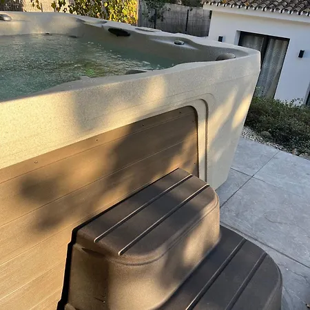 Villa Family Holiday Bliss In Marbella- Beautiful Brand-New 4 Bedroom Villa With Garden, Private Pool & Jacuzzi, Marbesa 500 M To The Cabopino Beach