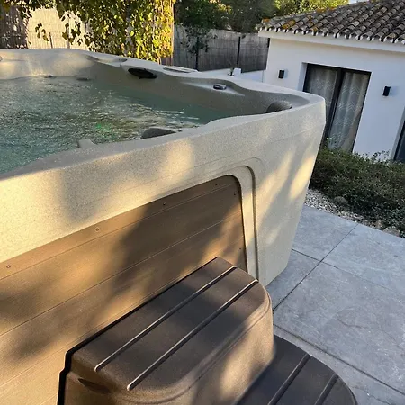 Bliss - Dream Luxury 4-bedroom With Exclisive Heated Private Pool & Jacuzzi, Tropical Garden, Marbesa - Steps From The Cabopino וילה *