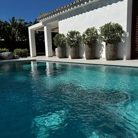 Bliss - Dream Luxury 4-bedroom With Exclisive Heated Private Pool & Jacuzzi, Tropical Garden, Marbesa - Steps From The Cabopino *