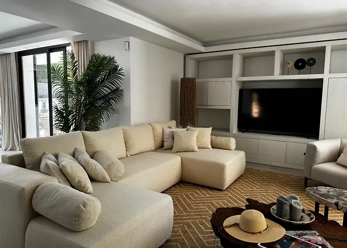 ヴィラ Bliss - Serenity 4-bedroom With Exclisive Heated Private Pool & Jacuzzi, Tropical Garden, Marbesa - Steps From The Cabopino *