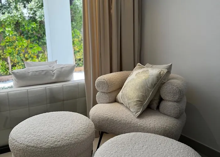 Bliss - Serenity 4-bedroom With Exclisive Heated Private Pool & Jacuzzi, Tropical Garden, Marbesa - Steps From The Cabopino ヴィラ マルベーリャ