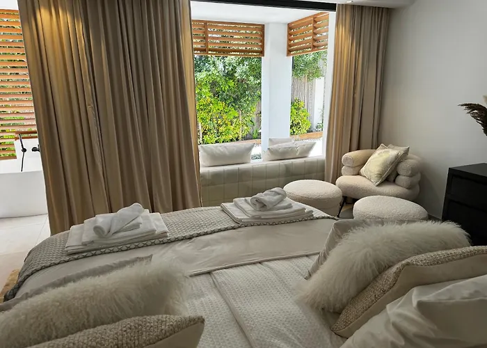 ヴィラ Bliss - Serenity 4-bedroom With Exclisive Heated Private Pool & Jacuzzi, Tropical Garden, Marbesa - Steps From The Cabopino マルベーリャ