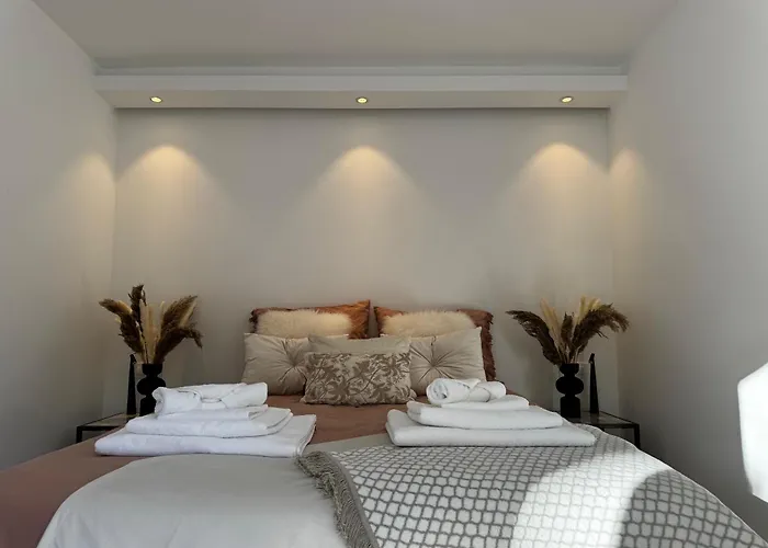 ヴィラ Bliss - Serenity 4-bedroom With Exclisive Heated Private Pool & Jacuzzi, Tropical Garden, Marbesa - Steps From The Cabopino マルベーリャ