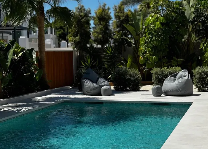 ヴィラ Bliss - Serenity 4-bedroom With Exclisive Heated Private Pool & Jacuzzi, Tropical Garden, Marbesa - Steps From The Cabopino