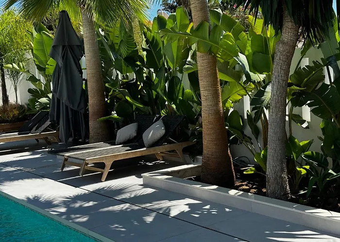 ヴィラ Bliss - Serenity 4-bedroom With Exclisive Heated Private Pool & Jacuzzi, Tropical Garden, Marbesa - Steps From The Cabopino マルベーリャ