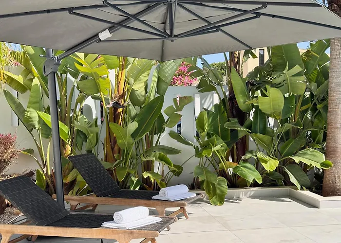 Bliss - Serenity 4-bedroom With Exclisive Heated Private Pool & Jacuzzi, Tropical Garden, Marbesa - Steps From The Cabopino ヴィラ