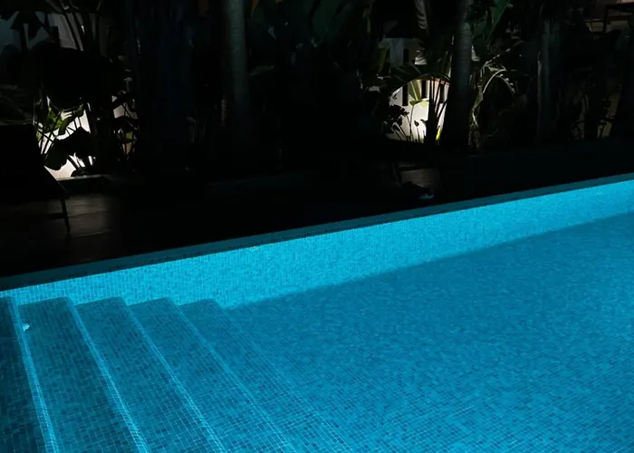 ヴィラ Bliss - Serenity 4-bedroom With Exclisive Heated Private Pool & Jacuzzi, Tropical Garden, Marbesa - Steps From The Cabopino