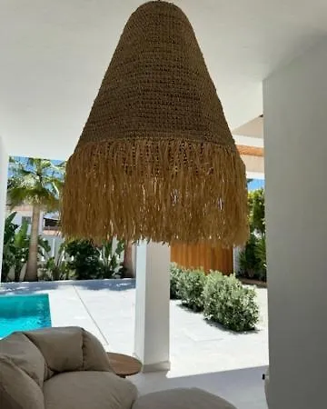 Bliss - Dream Luxury 4-bedroom With Exclisive Heated Private Pool & Jacuzzi, Tropical Garden, Marbesa - Steps From The Cabopino *