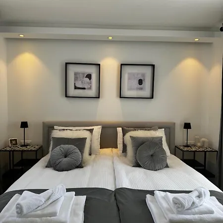 Βίλα Bliss - Serenity 4-bedroom With Exclisive Heated Private Pool & Jacuzzi, Tropical Garden, Marbesa - Steps From The Cabopino *