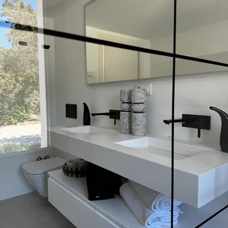 Marbella Bliss - Dream Luxury 4-Bedroom Villa With Exclisive Heated Private Pool & Jacuzzi, Tropical Garden, Marbesa - Steps From The Cabopino Beach Villa Marbella