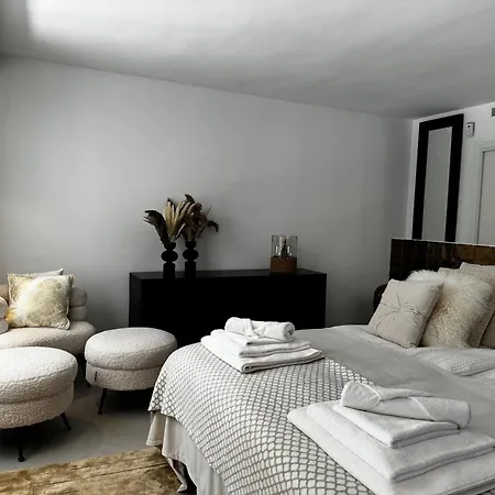 Marbella Bliss - Dream Luxury 4-Bedroom Villa With Exclisive Heated Private Pool & Jacuzzi, Tropical Garden, Marbesa - Steps From The Cabopino Beach Villa