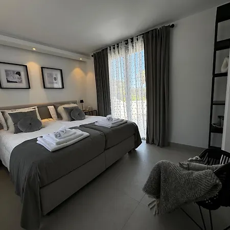 Marbella Bliss - Dream Luxury 4-Bedroom Villa With Exclisive Heated Private Pool & Jacuzzi, Tropical Garden, Marbesa - Steps From The Cabopino Beach *