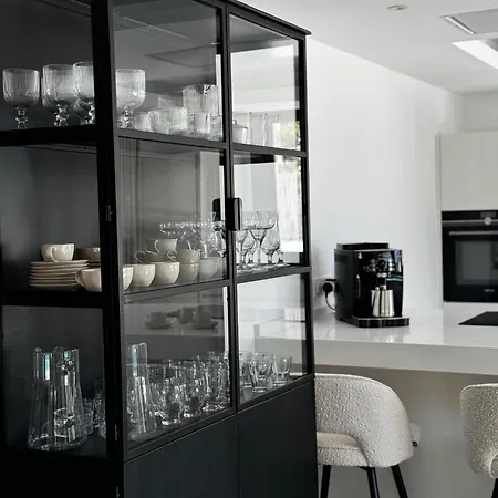 Marbella Bliss - Dream Luxury 4-Bedroom Villa With Exclisive Heated Private Pool & Jacuzzi, Tropical Garden, Marbesa - Steps From The Cabopino Beach *