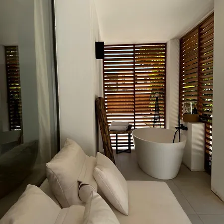 Villa Marbella Bliss - Dream Luxury 4-Bedroom Villa With Exclisive Heated Private Pool & Jacuzzi, Tropical Garden, Marbesa - Steps From The Cabopino Beach Marbella