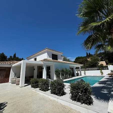Marbella Bliss - Dream Luxury 4-Bedroom Villa With Exclisive Heated Private Pool & Jacuzzi, Tropical Garden, Marbesa - Steps From The Cabopino Beach *
