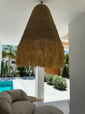 Bliss - Serenity 4-bedroom With Exclisive Heated Private Pool & Jacuzzi, Tropical Garden, Marbesa - Steps From The Cabopino *