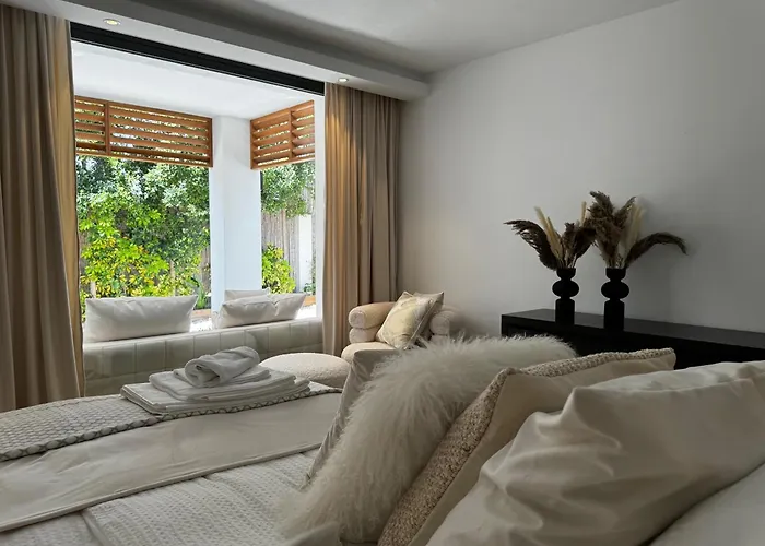 Bliss - Serenity 4-bedroom With Exclisive Heated Private Pool & Jacuzzi, Tropical Garden, Marbesa - Steps From The Cabopino *