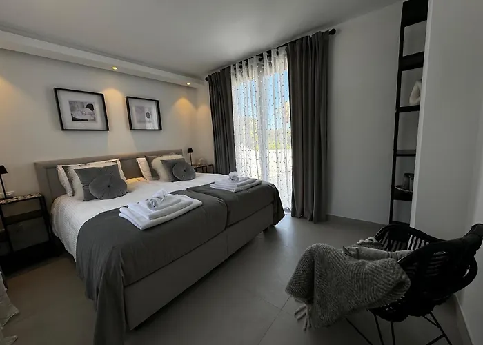 Bliss - Serenity 4-bedroom With Exclisive Heated Private Pool & Jacuzzi, Tropical Garden, Marbesa - Steps From The Cabopino *