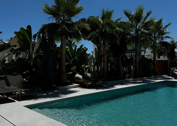 Bliss - Serenity 4-bedroom With Exclisive Heated Private Pool & Jacuzzi, Tropical Garden, Marbesa - Steps From The Cabopino Willa Marbella
