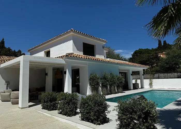 Willa Bliss - Serenity 4-bedroom With Exclisive Heated Private Pool & Jacuzzi, Tropical Garden, Marbesa - Steps From The Cabopino