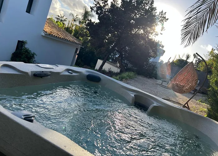 Bliss - Serenity 4-bedroom With Exclisive Heated Private Pool & Jacuzzi, Tropical Garden, Marbesa - Steps From The Cabopino Willa Marbella