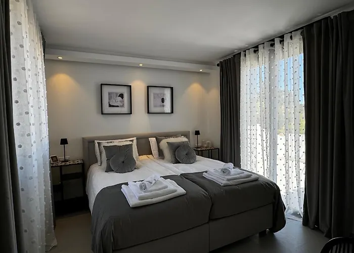 Bliss - Serenity 4-bedroom With Exclisive Heated Private Pool & Jacuzzi, Tropical Garden, Marbesa - Steps From The Cabopino Willa Marbella