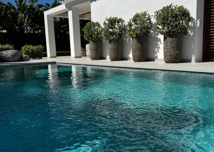 Bliss - Serenity 4-bedroom With Exclisive Heated Private Pool & Jacuzzi, Tropical Garden, Marbesa - Steps From The Cabopino *